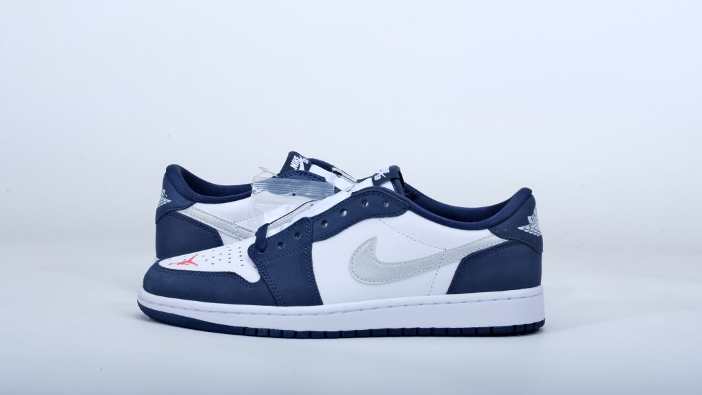 Eric Koston X Air Jordan Reps 1 Low Sb Midnight Navy – Image 2 Eric Koston x Air Jordan Reps 1 Low SB 'Midnight Navy'