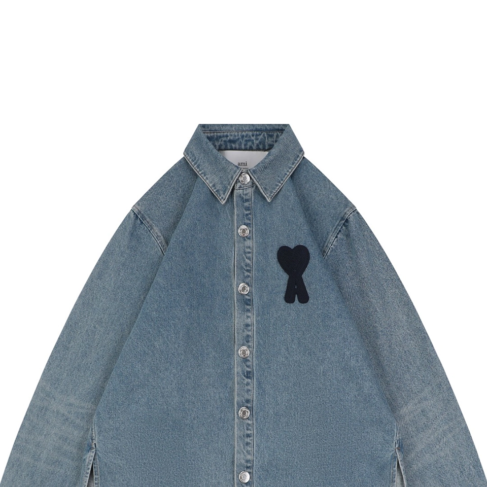 AMI-Paris-Heart-Logo-Embroidered-Denim-Shirt4.jpeg.webp Ami Paris Heart Logo Embroidered Denim Shirt