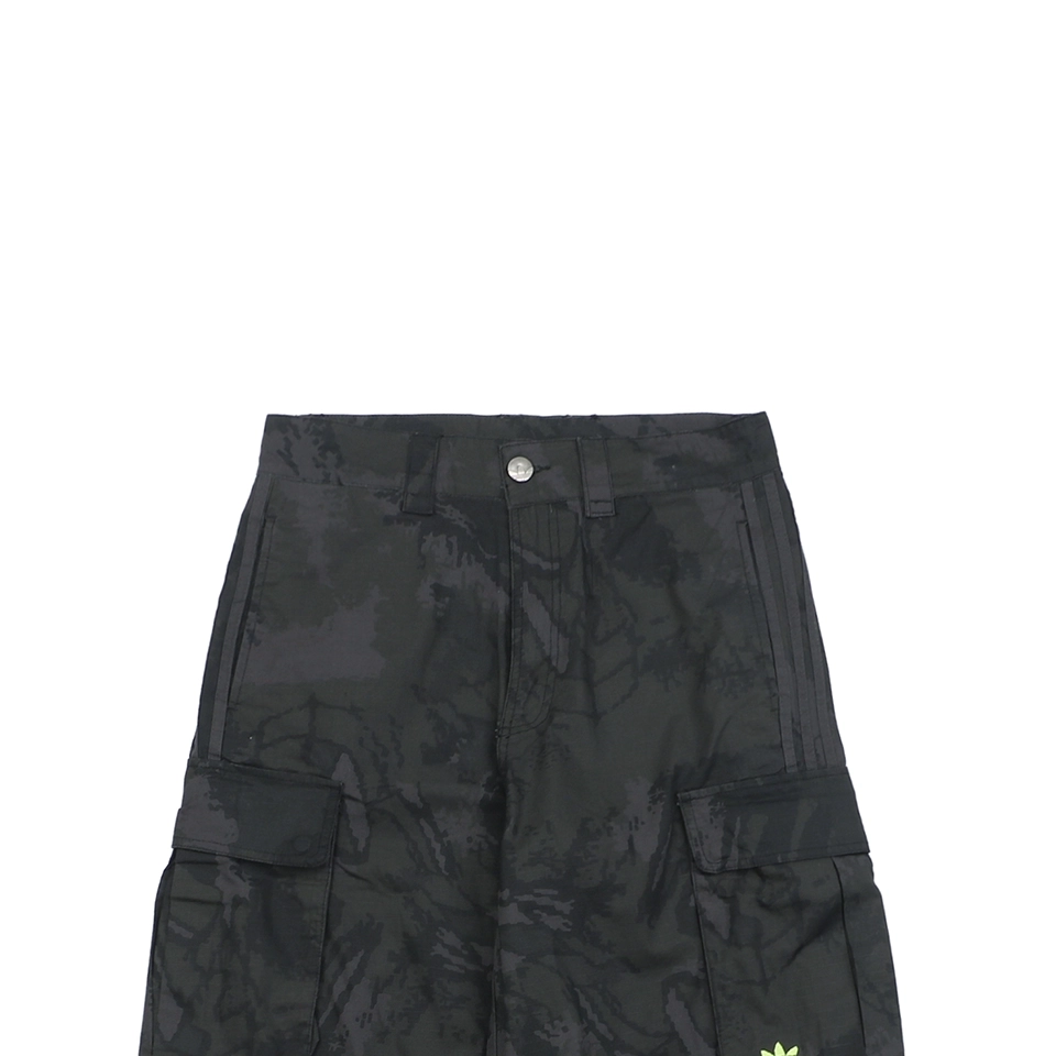 Adidas-Detachable-Camouflage-Cargo-Pants3.jpeg.webp Adidas Detachable Camouflage Cargo Pants