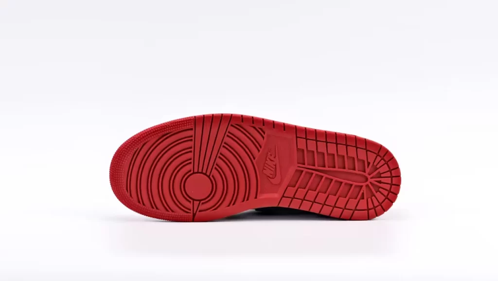 Air Jordan 1 Retro Low Og Black Toe – Image 4 Air Jordan 1 Retro Low OG 'Black Toe'Replica