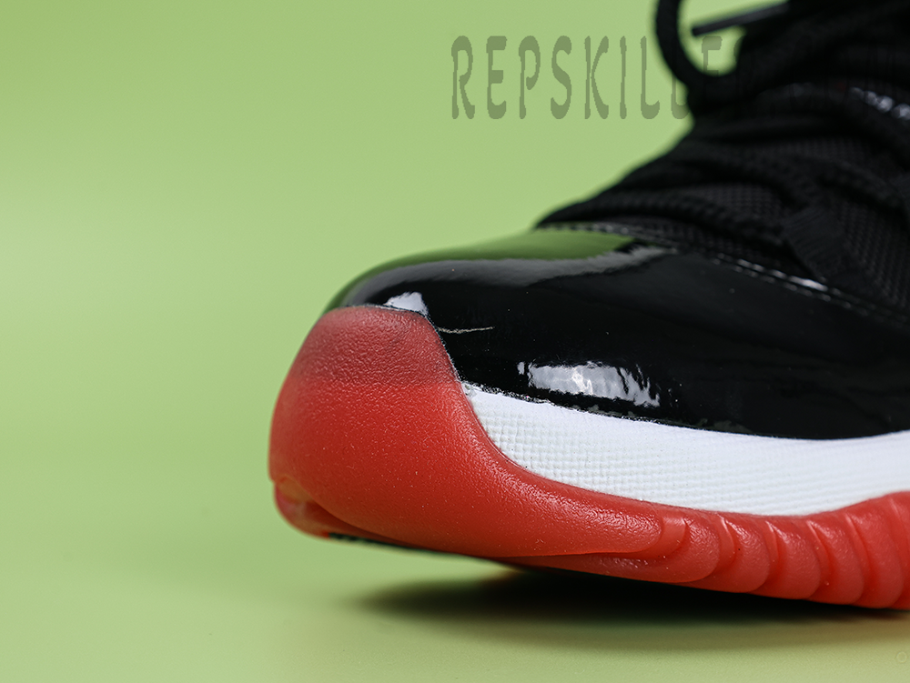 Air Jordan 11 Retro Low Bred 2025