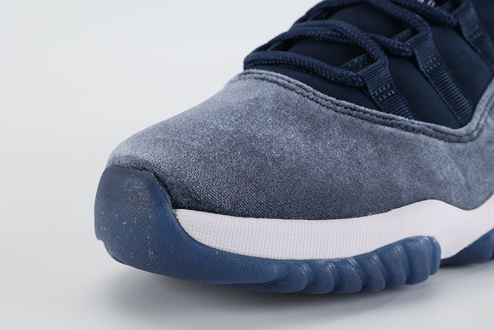 Wmns Air Jordan 11 Retro Midnight Navy Velvet