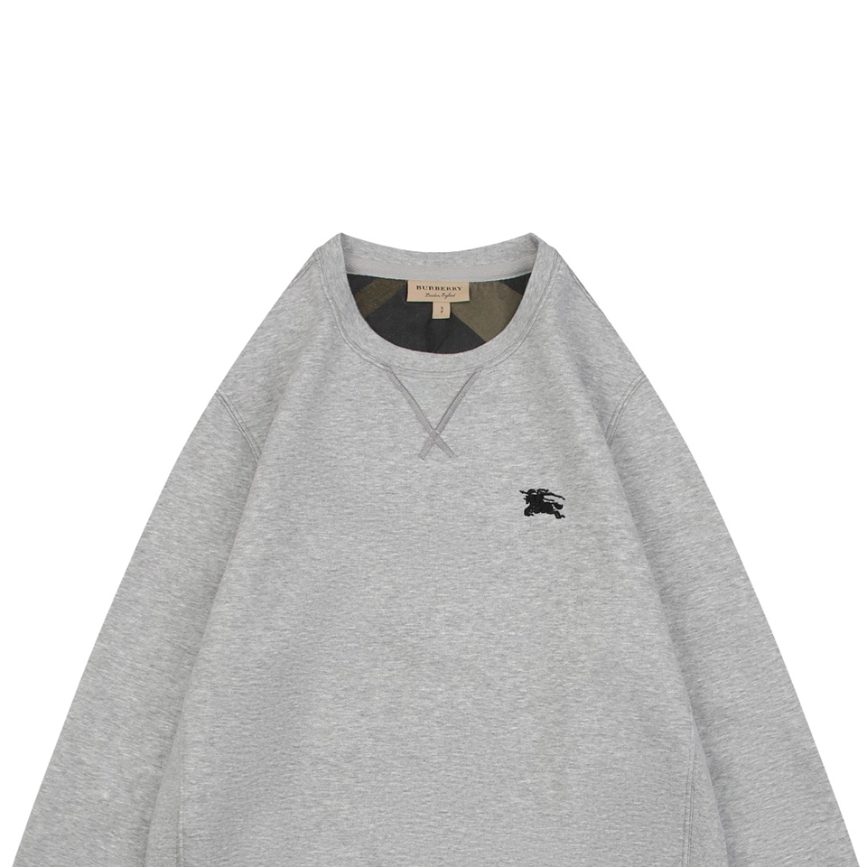 BBry-Equestrian-Knight-Embroidered-Crewneck-Sweatshirt3.jpeg.webp Bbry Equestrian Knight Embroidered Crewneck Sweatshirt