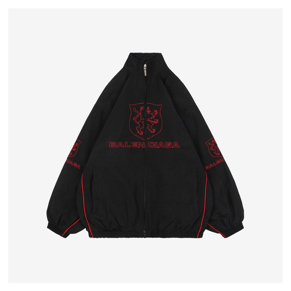 Balenciaga-Manchester-United-Crest-Embroidered-Stand-Collar-Jacket3.jpeg.webp Blcg Manchester United Crest Embroidered Stand Collar Jacket 2