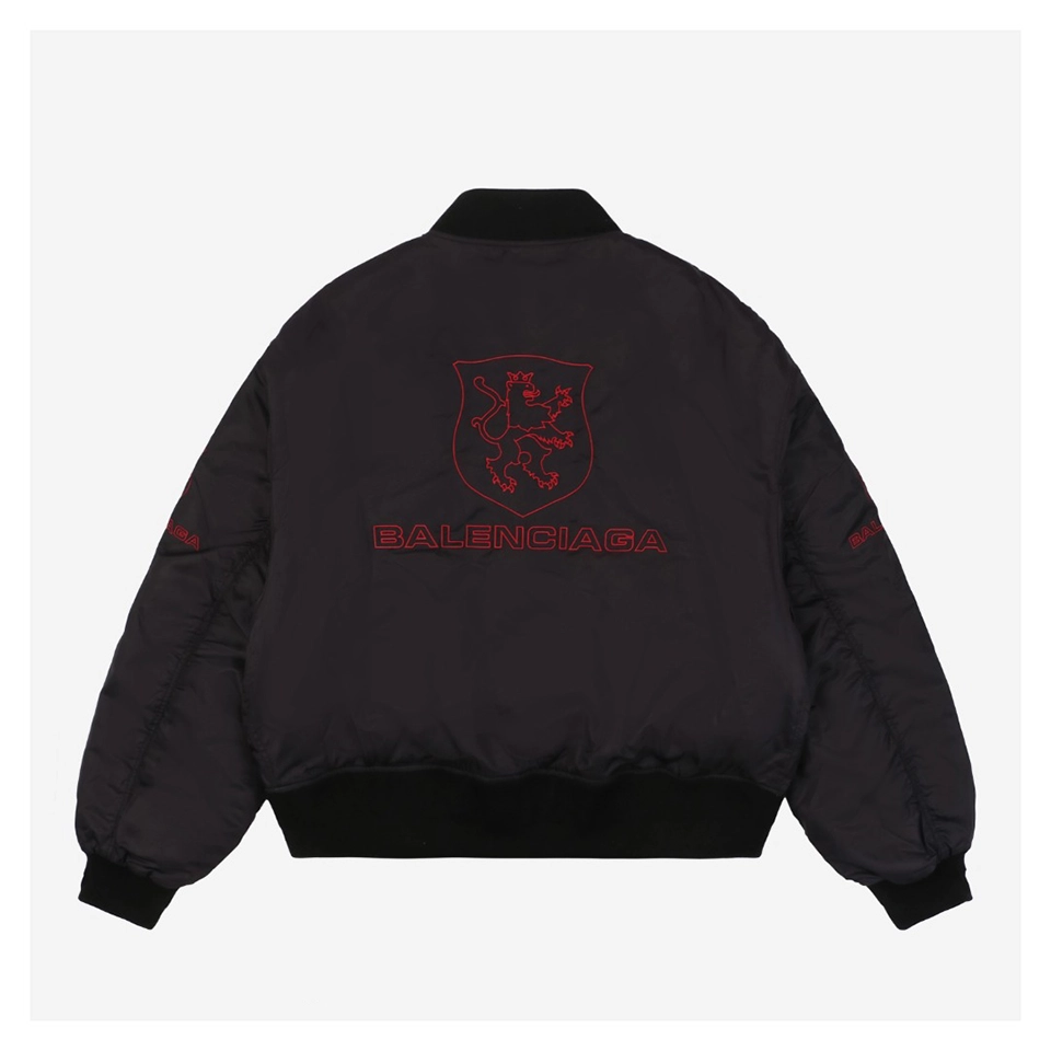 Balenciaga-x-Manchester-United-Crest-Embroidered-Lightweight-Cotton-Jacket2.jpeg.webp Blcg X Manchester United Crest Embroidered Lightweight Cotton Jacket