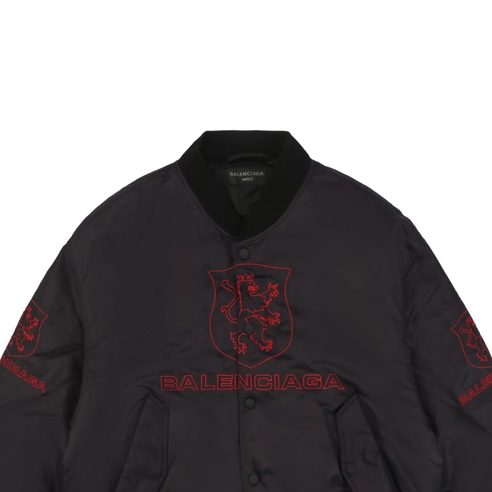 Balenciaga-x-Manchester-United-Crest-Embroidered-Lightweight-Cotton-Jacket3.jpeg.webp Blcg X Manchester United Crest Embroidered Lightweight Cotton Jacket