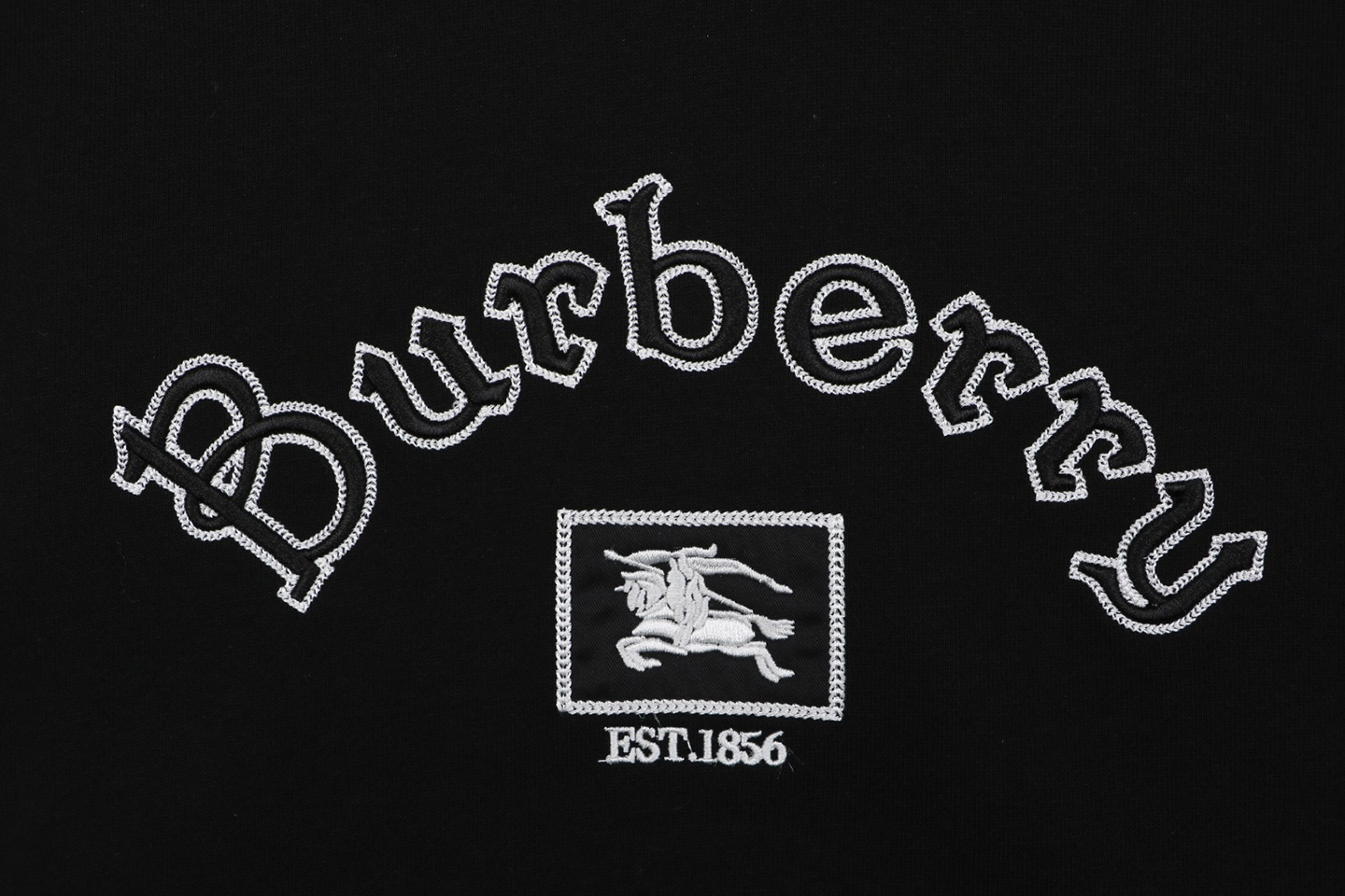 Burberry-Box-Logo-Equestrian-Knight-Embroidered-Hoodie7.jpeg.webp Bbry Box Logo Equestrian Knight Embroidered Hoodie