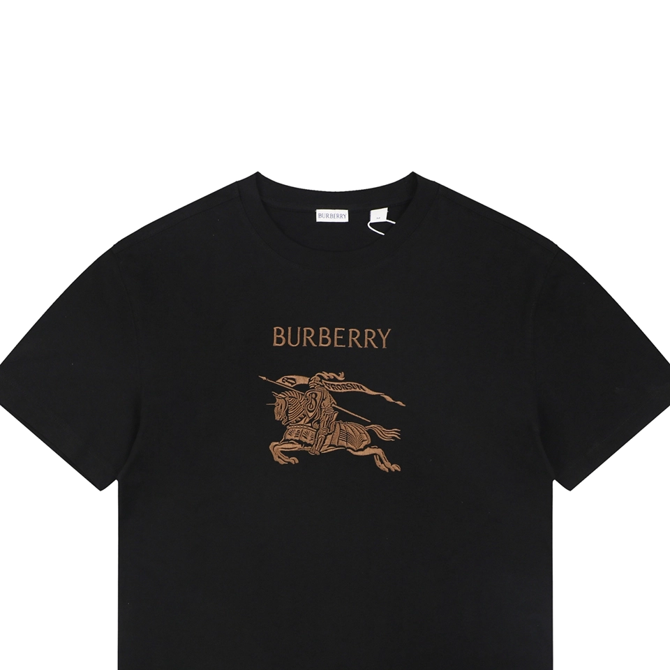 Burberry-Equestrian-Knight-Embroidered-Cotton-T-Shirt2.jpg.webp Bbry Equestrian Knight Embroidered Cotton T Shirt 2