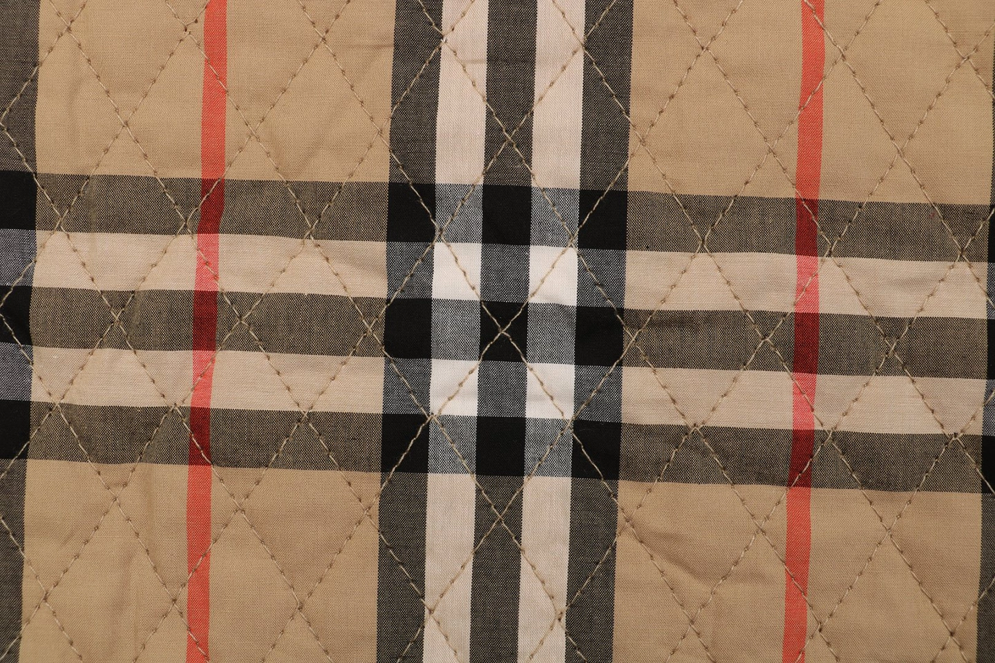 Burberry-Small-Quilted-Reversible-Jacket-–-Khaki4.jpeg.webp Bbry Small Quilted Reversible Jacket Khaki