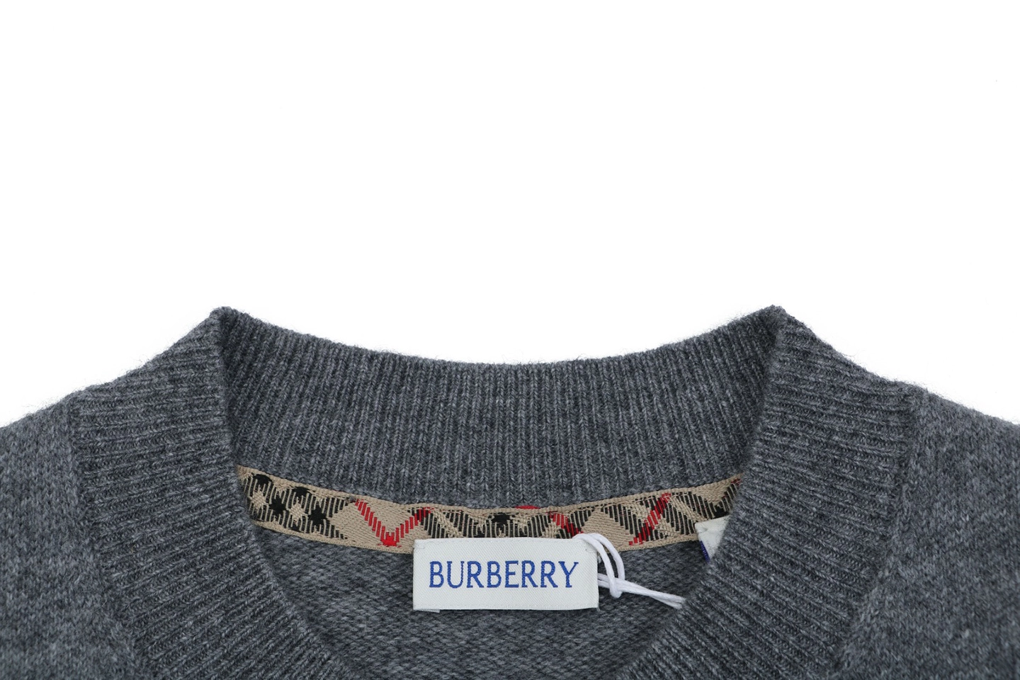 Burberry-Tonal-Equestrian-Knight-Embroidered-Crewneck-Sweater1.jpeg.webp Bbry Tonal Equestrian Knight Embroidered Crewneck Sweater