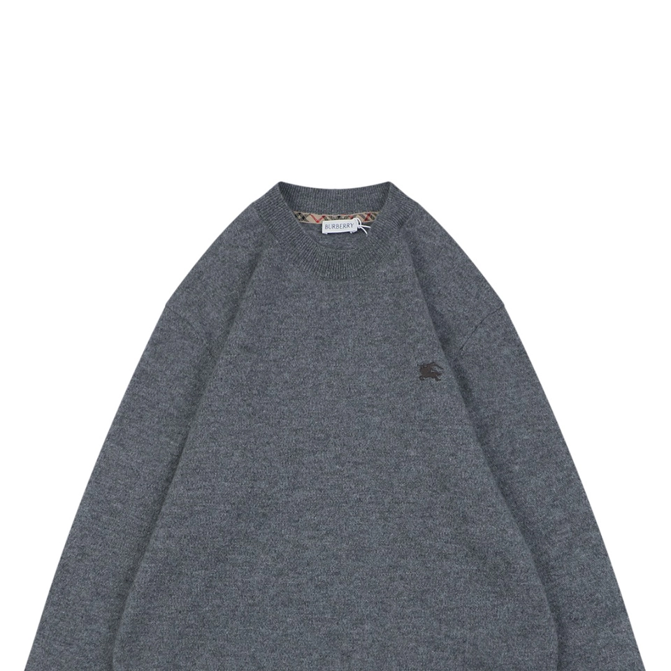 Burberry-Tonal-Equestrian-Knight-Embroidered-Crewneck-Sweater7.jpeg.webp Bbry Tonal Equestrian Knight Embroidered Crewneck Sweater