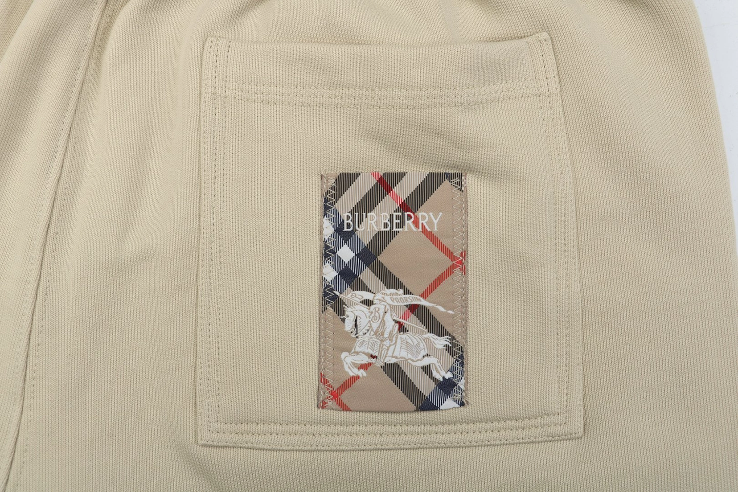 Bbry Vintage Check Equestrian Knight Applique Shorts