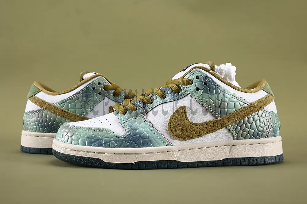 Alexis Sablone X Nike Dunk Low Sb Chameleon