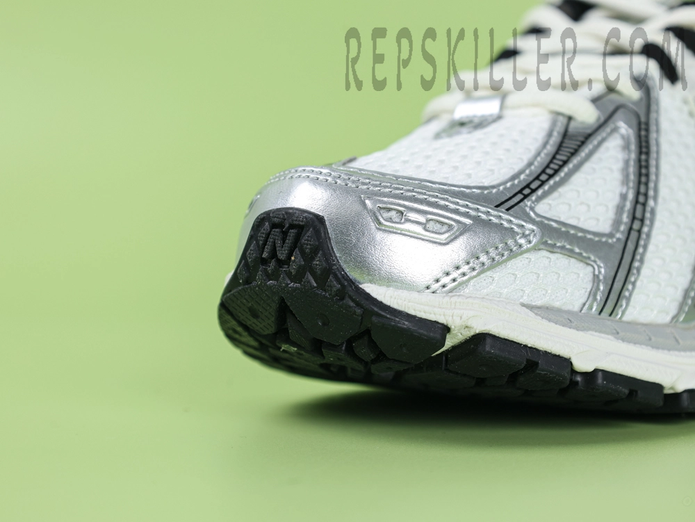 New Balance Silver Black – Image 1 New Balance Silver Black – Image 1
