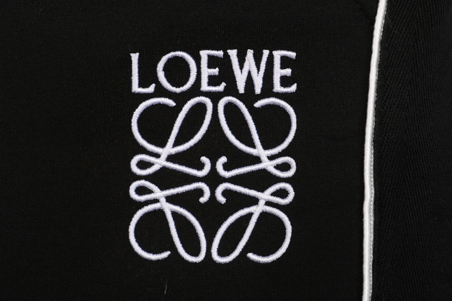 L Anagram Contrast Piping Pants