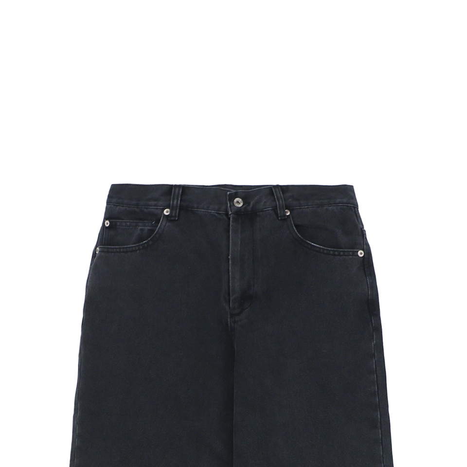 L-Black-Logo-Patch-Denim-Pants4.jpeg.webp L Black Logo Patch Denim Pants