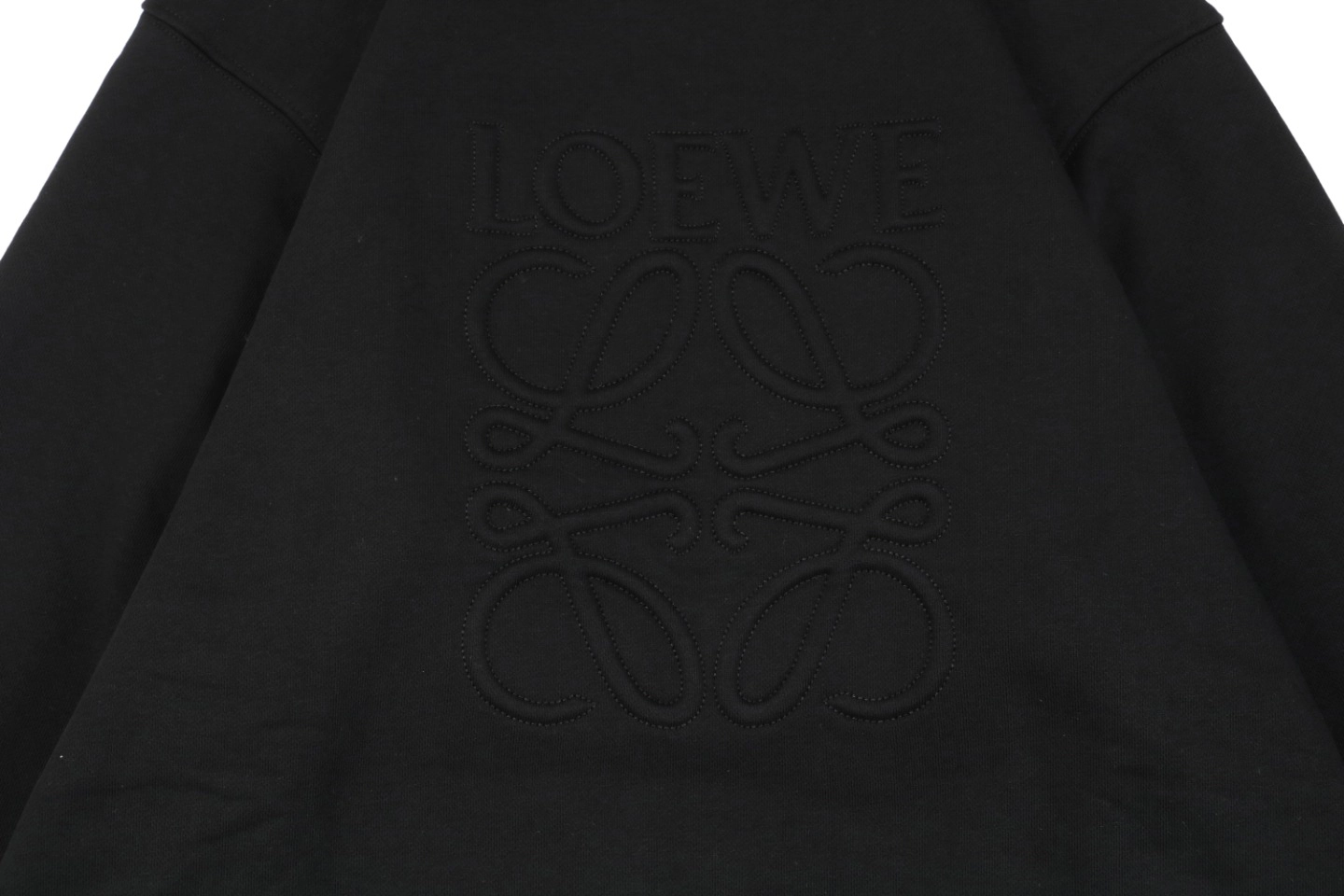 L-Black-Tonal-Anagram-Embroidered-Sweatshirt6.jpeg.webp L Black Tonal Anagram Embroidered Sweatshirt