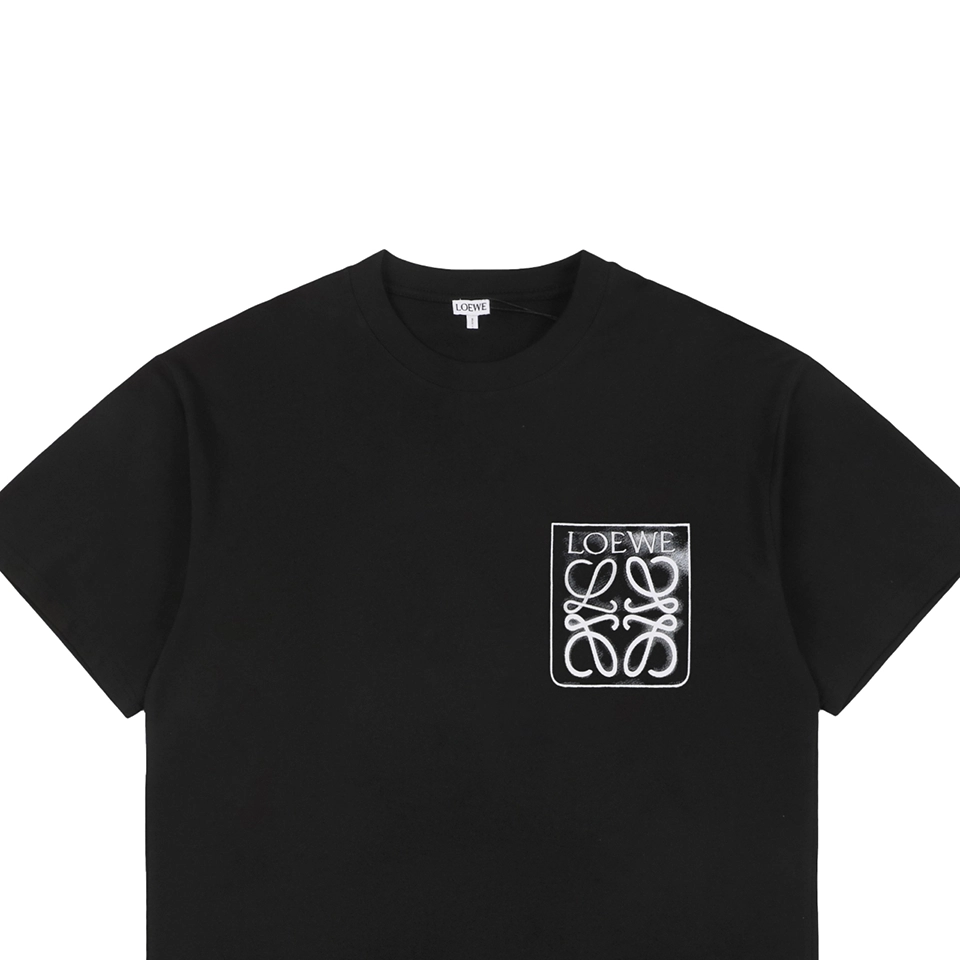 Loewe-Gradient-Anagram-Faux-Pocket-Embroidered-T-Shirt2.jpg.webp Loe Gradient Anagram Faux Pocket Embroidered T Shirt