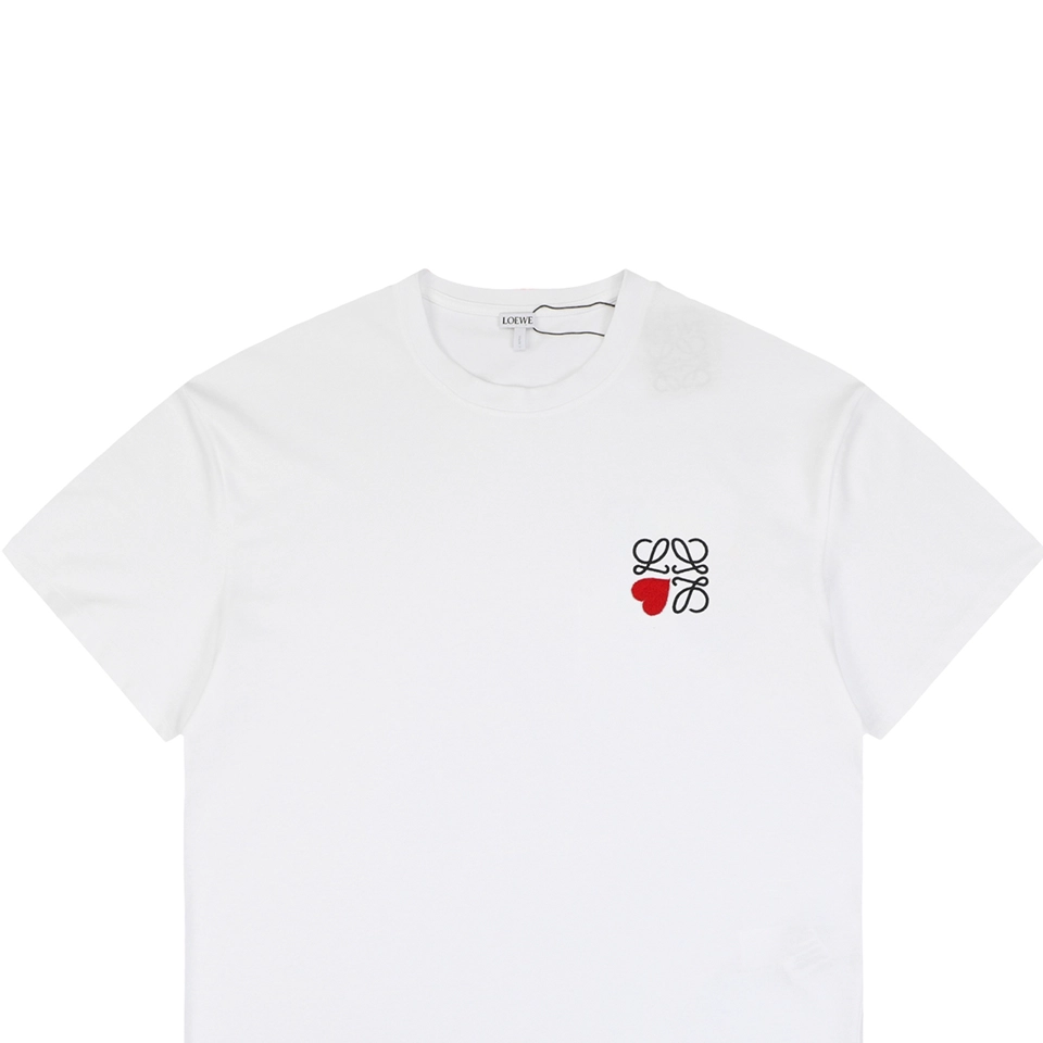 Loewe-Heart-Detail-Anagram-Logo-Embroidered-Cotton-T-Shirt2.jpg.webp Loe Heart Detail Anagram Logo Embroidered Cotton T Shirt