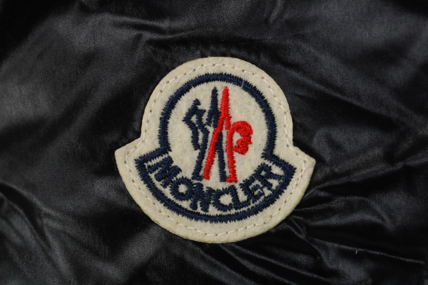 Moncler-Chevron-Stripe-Detachable-Hood-Down-Jacket5.jpeg.webp Mxxcler Chevron Stripe Detachable Hood Down Jacket