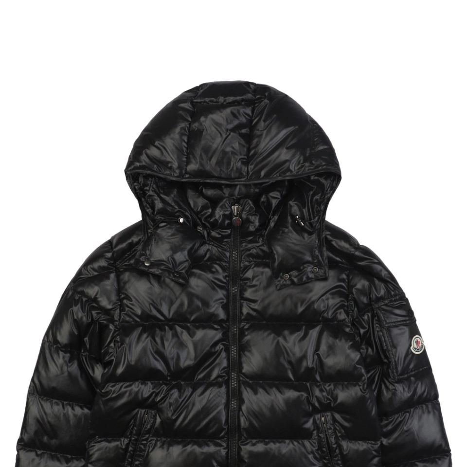 Moncler-Maya-Logo-Patch-Hooded-Down-Jacket3.jpeg.webp Mxxcler Maya Logo Patch Hooded Down Jacket