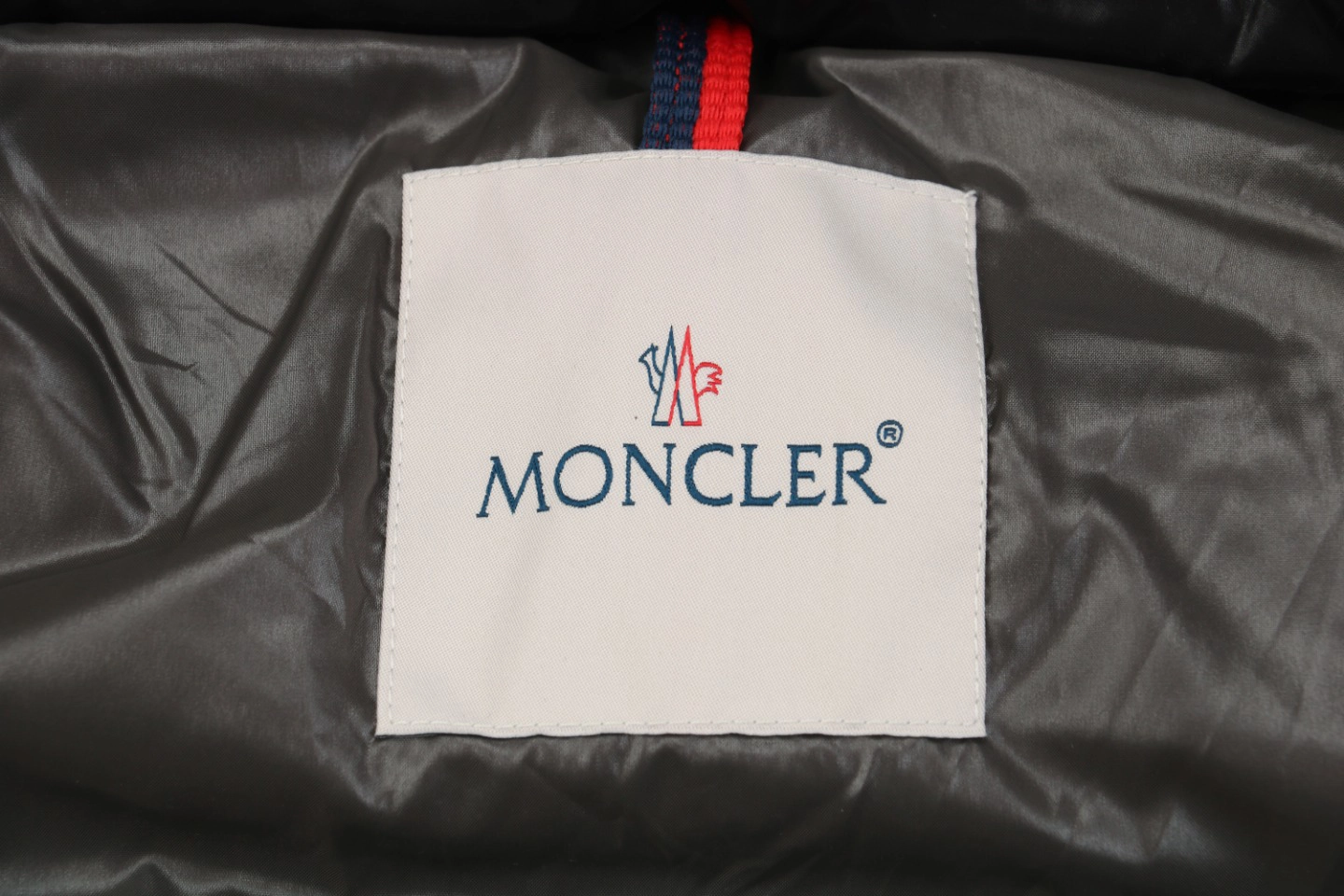 Moncler-Maya-Logo-Patch-Hooded-Down-Jacket4.jpeg.webp Mxxcler Maya Logo Patch Hooded Down Jacket