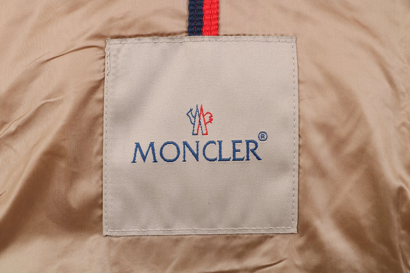 Moncler-Parana-Short-Hooded-Down-Jacket3.jpeg.webp Mxxcler Parana Short Hooded Down Jacket