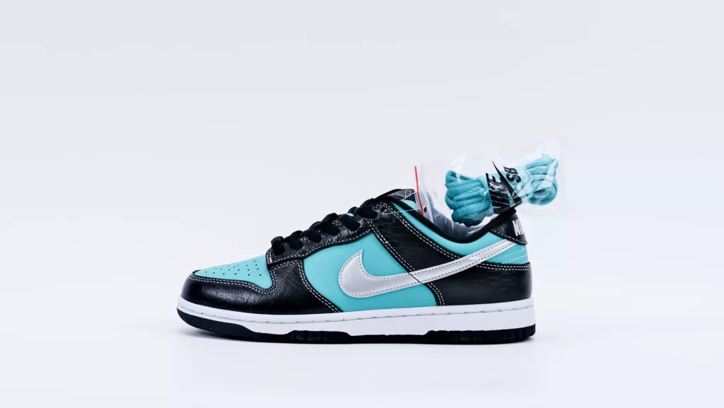 Diamond Supply Co X Dunk Low Pro Sb Tiffany – Image 3 Diamond Supply Co. x Dunk Low Pro SB 'Tiffany' Reps