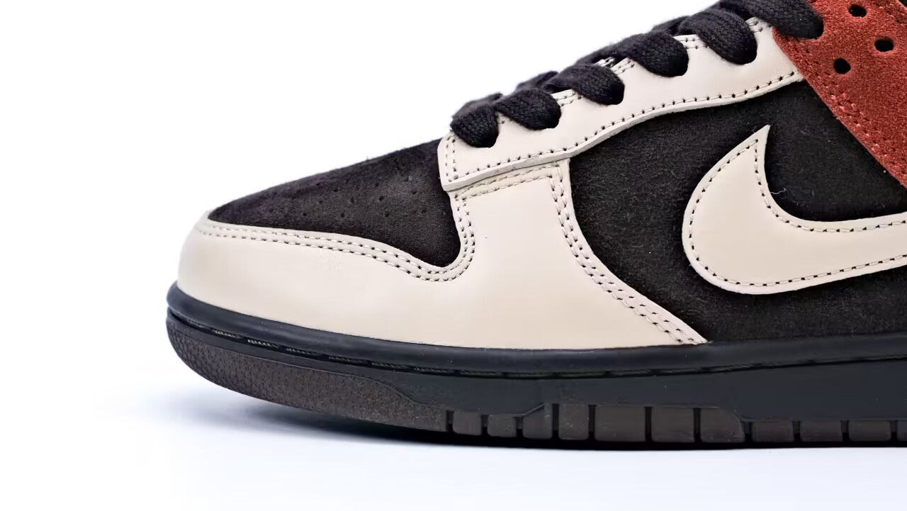 NK-SB-Dunk-Low-Red-Panda3.webp Dunk Low Red Panda