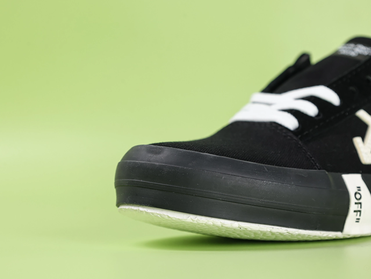 Off White Vulc Low Top Black