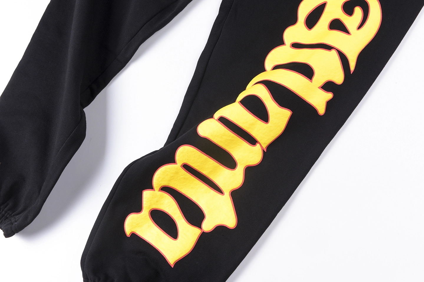 Sp5Der Black Flame Logo Graphic Sweatpants