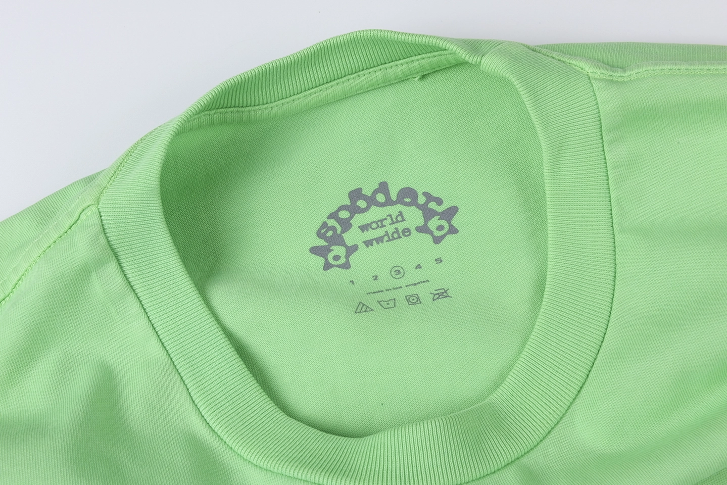 Sp5Der Green Star Logo Worldwide Graphic T Shirt