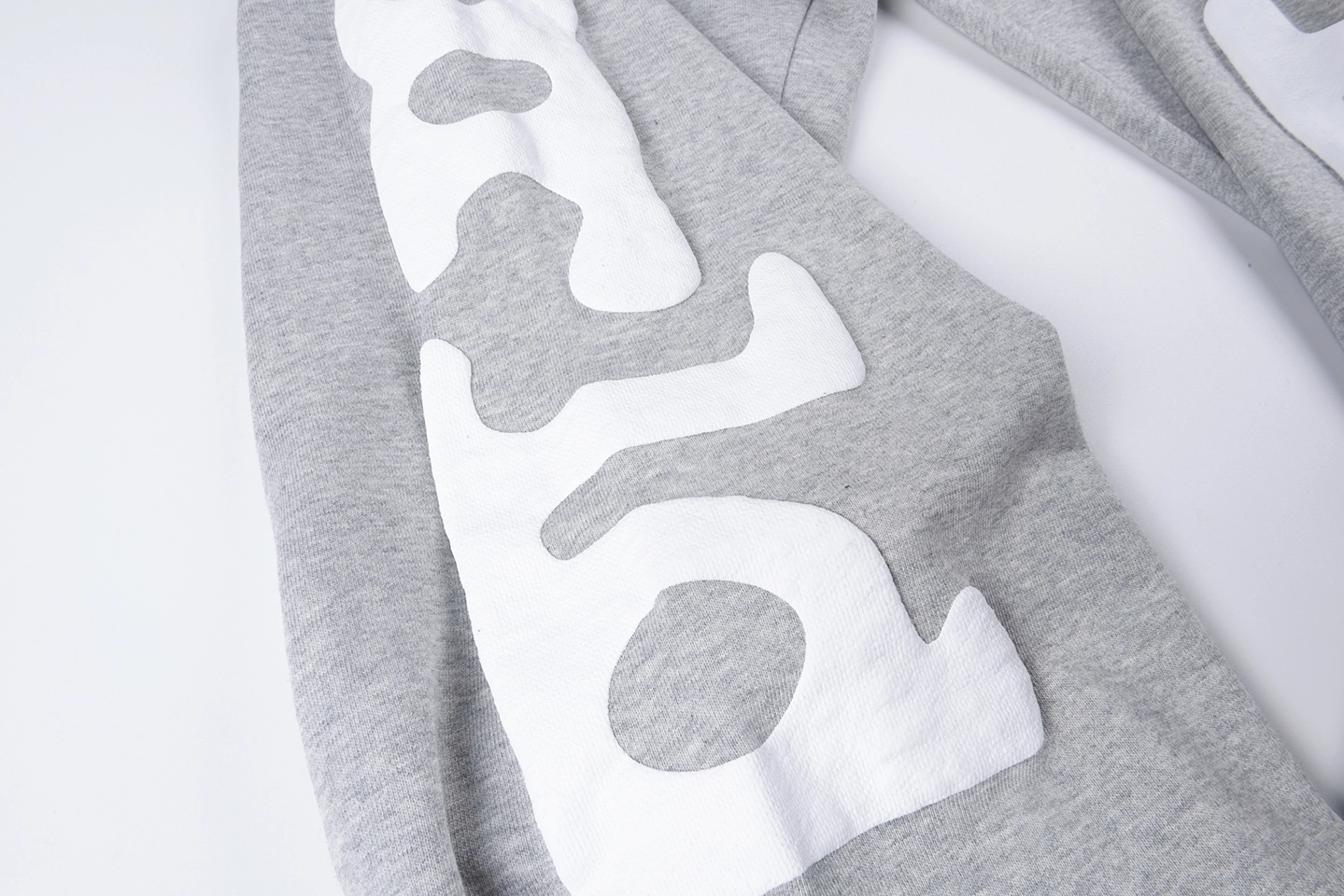 Sp5Der Heather Grey Oversized White Script Sweatpants