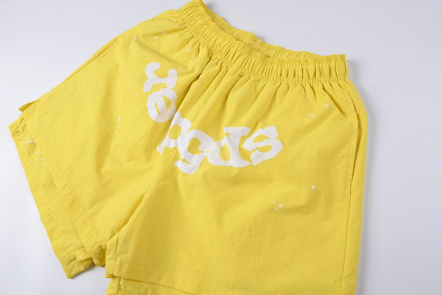 Sp5Der Sunburst Yellow Logo Graphic Shorts
