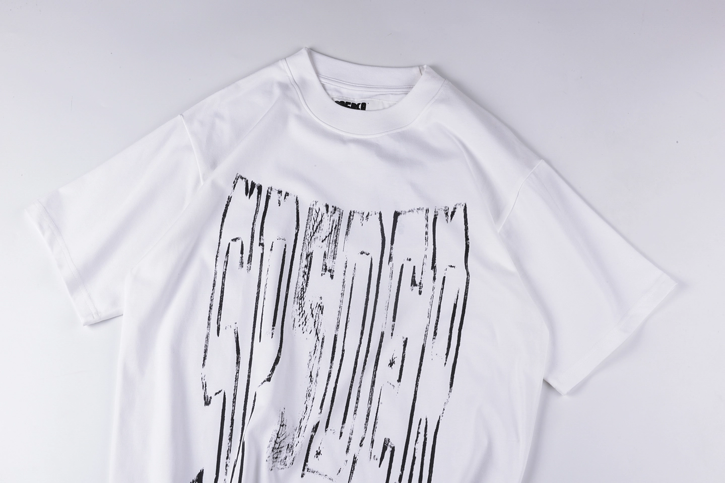 Sp5der-White-Distressed-Arc-Logo-Graphic-T-Shirt5.webp Sp5Der White Distressed Arc Logo Graphic T Shirt