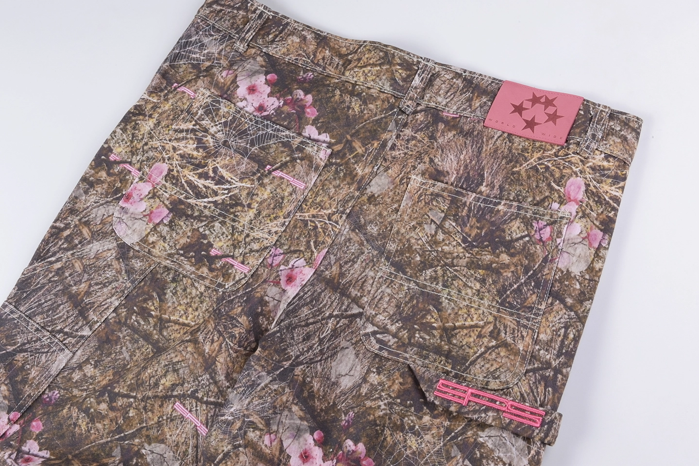 Sp5Der Woodland Blossom Camo Carpenter Pants