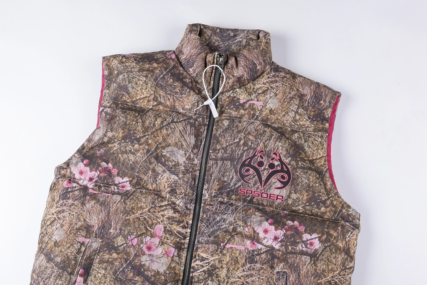 Sp5Der Woodland Blossom Camo Puffer Vest