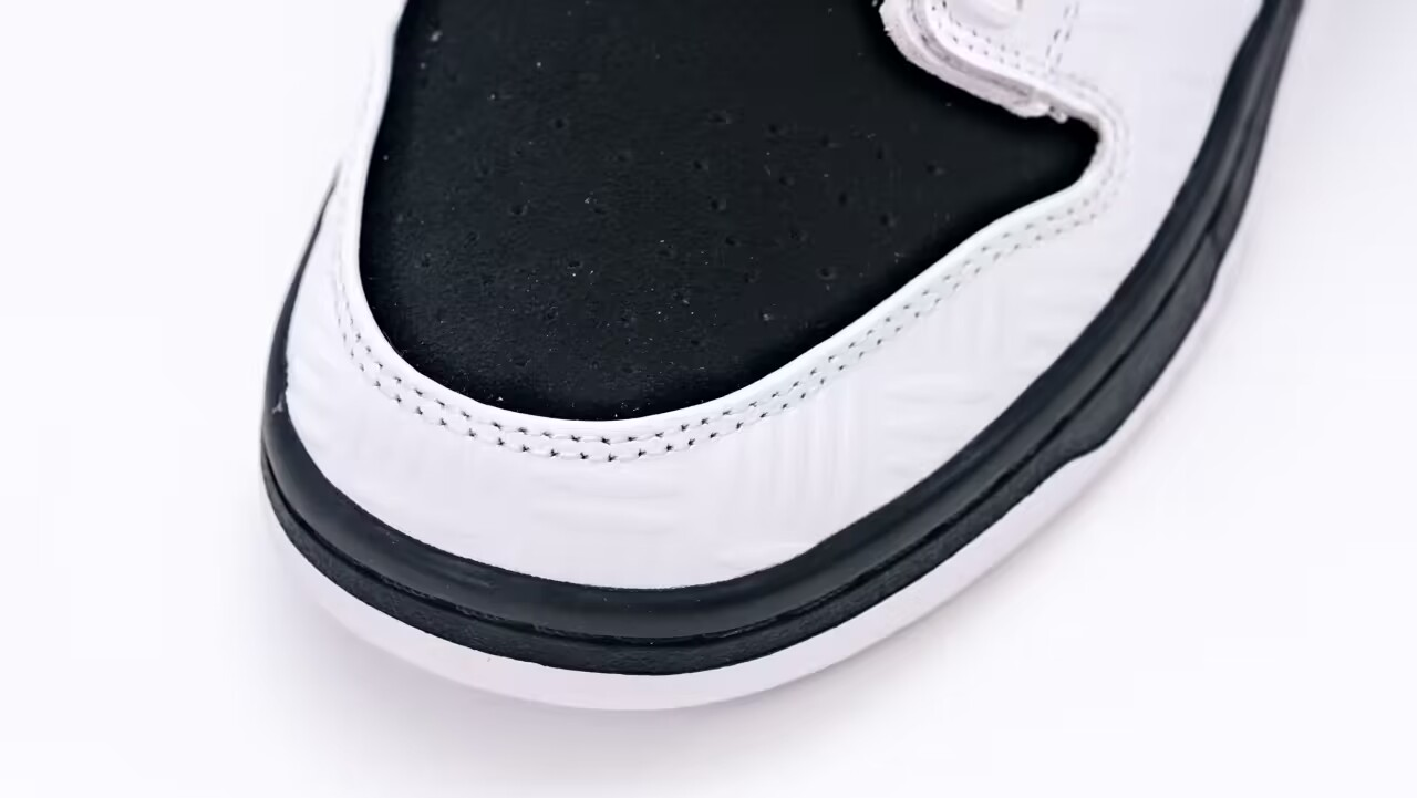 TIGHTBOOTH-x-NK-SB-Dunk-Low4.webp Tightbooth X Dunk Low Sb Replica