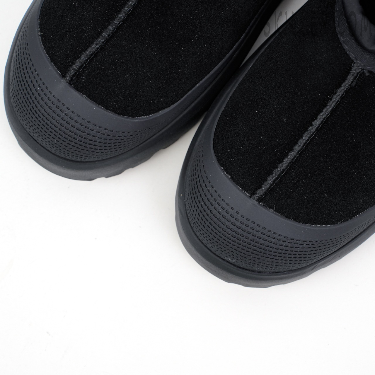 Tasman Weather Hybrid Slipper Black