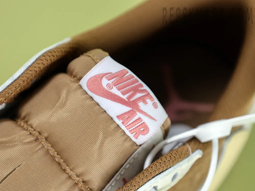 Travis Scott X Air Jordan 1 Low Og Sail Shy Pink &ndash; Image 2