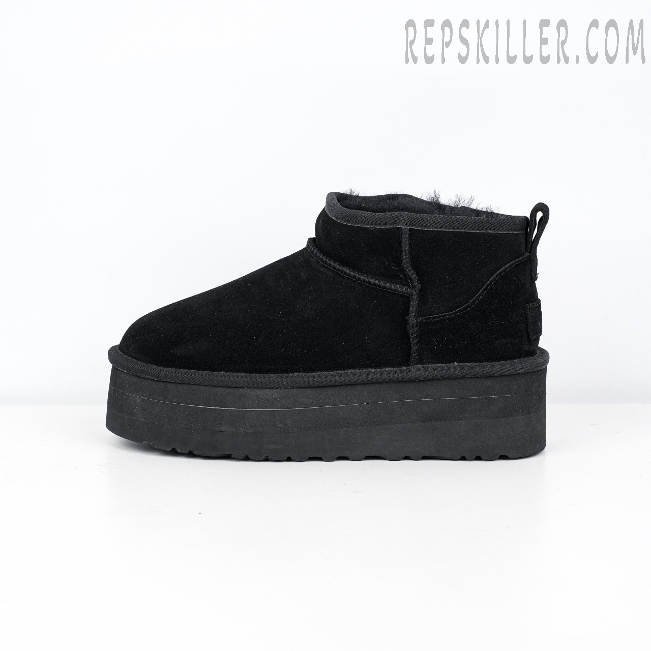 Wmns Classic Ultra Mini Platform Boot Black