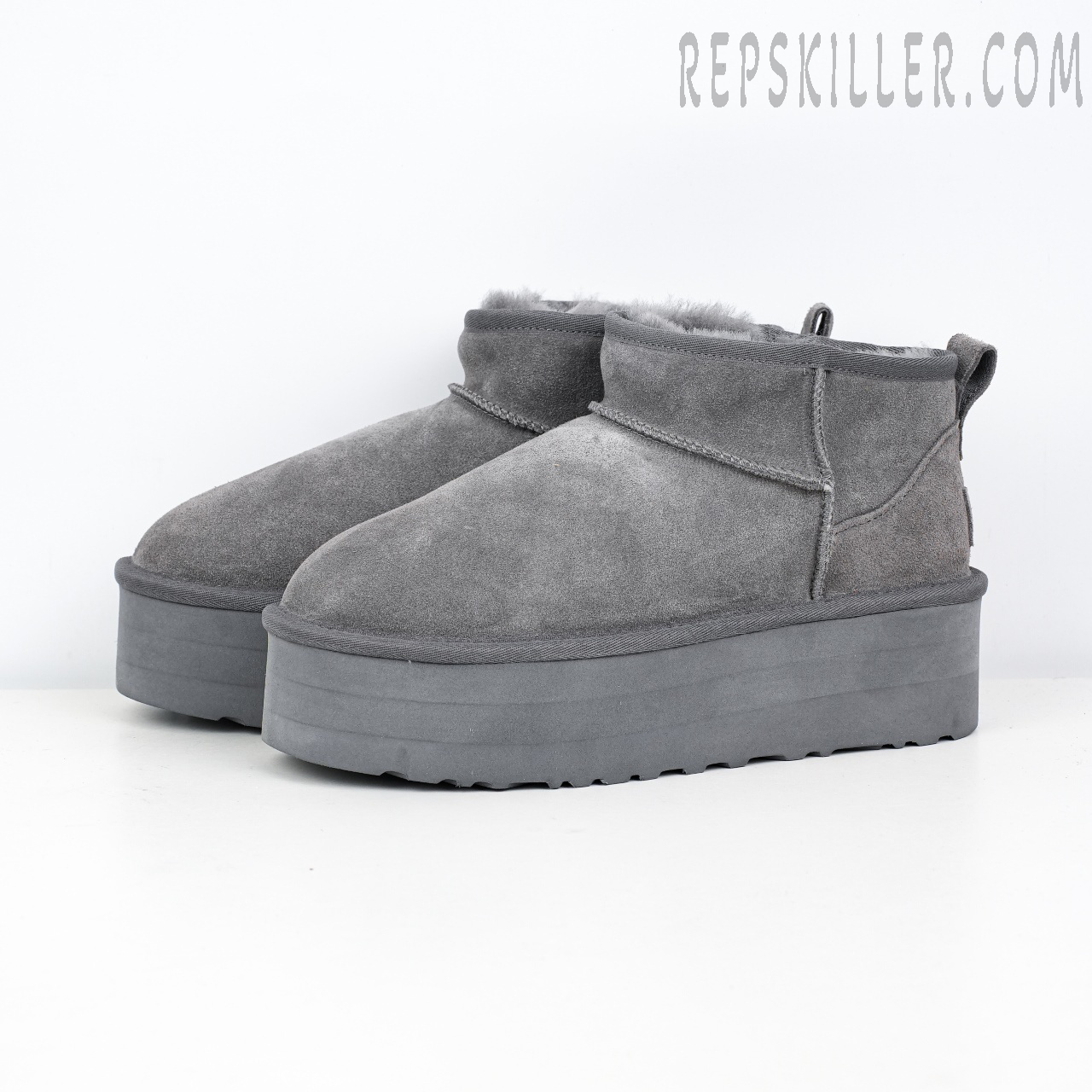 Wmns Classic Ultra Mini Platform Boot Grey