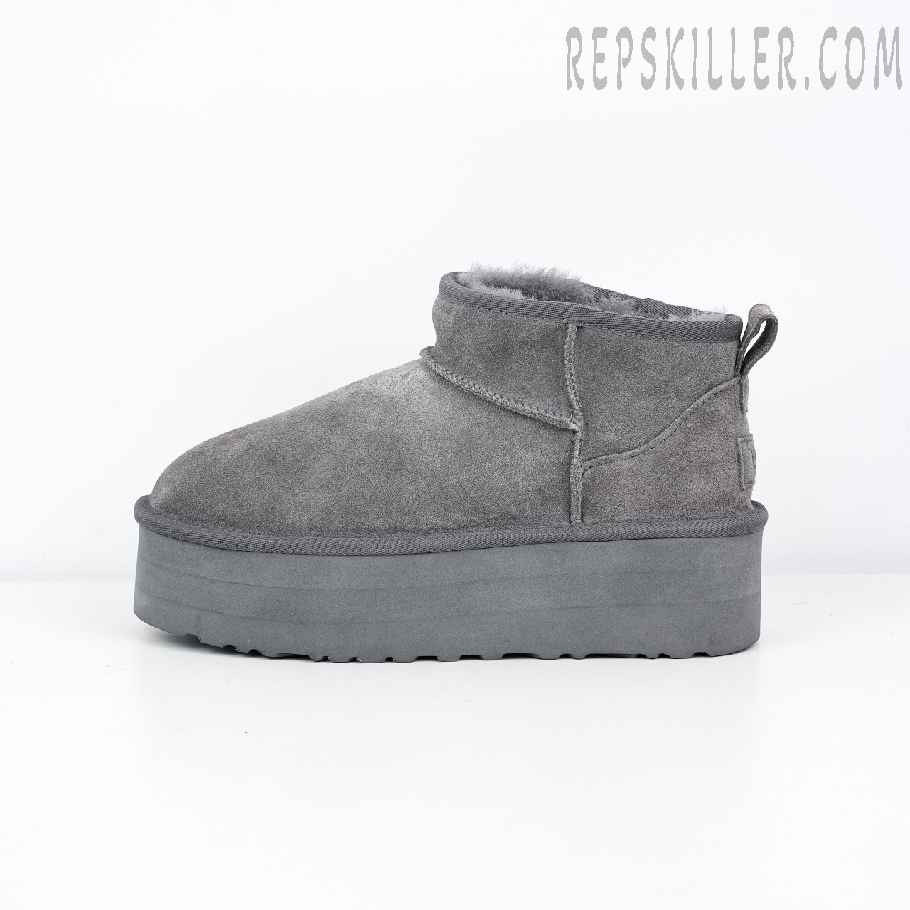 Wmns Classic Ultra Mini Platform Boot Grey