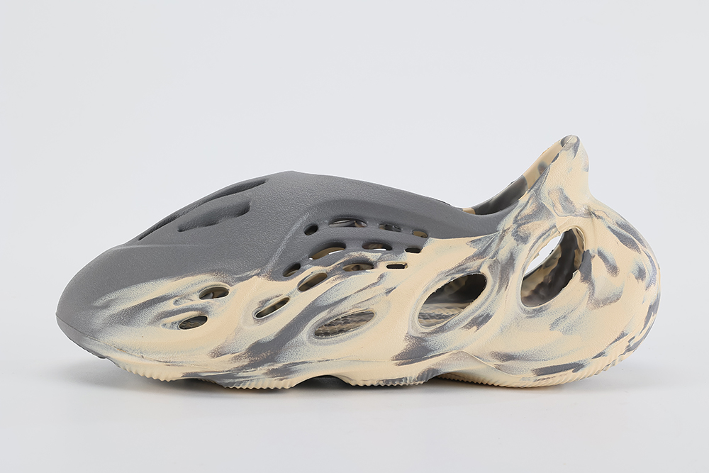 Yeezy Foam Runner Mxt Moon Grey