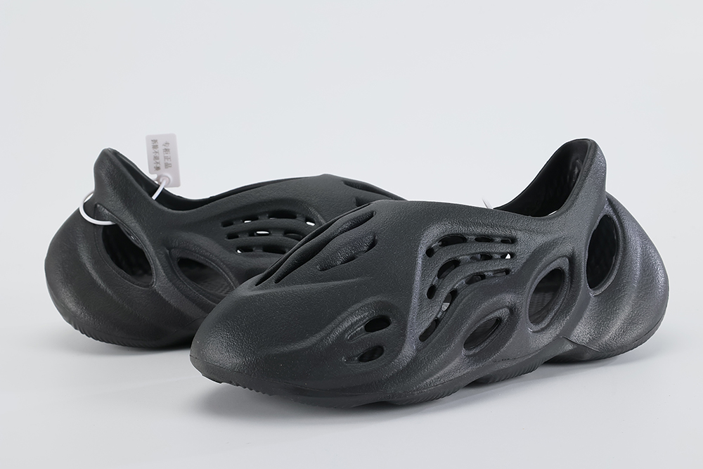 Yeezy Foam Runner Onyx – Image 2 Yeezy Foam Runner 'Onyx' Replica