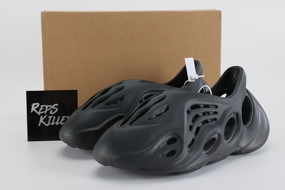 Yeezy Foam Runner Onyx – Image 1 Yeezy Foam Runner 'Onyx' Replica