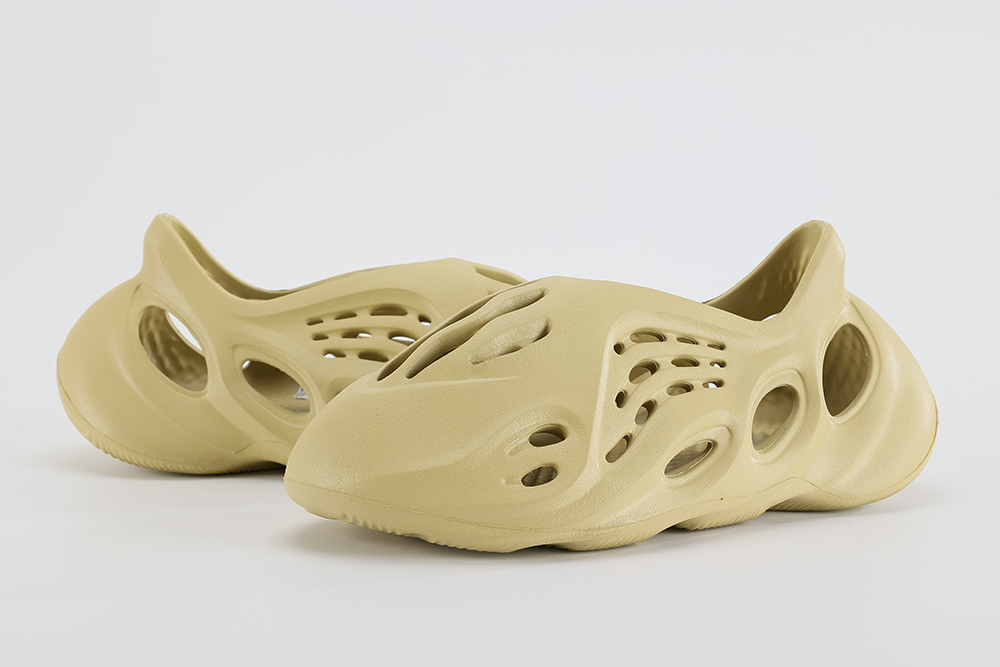 Yeezy Foam Runner Sulfur