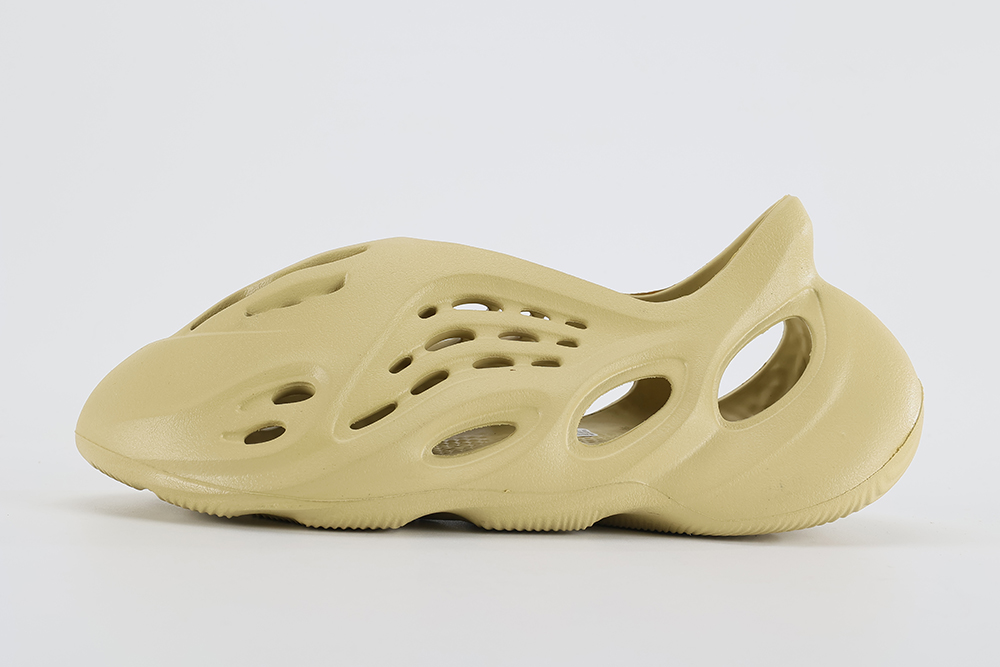 Yeezy Foam Runner Sulfur