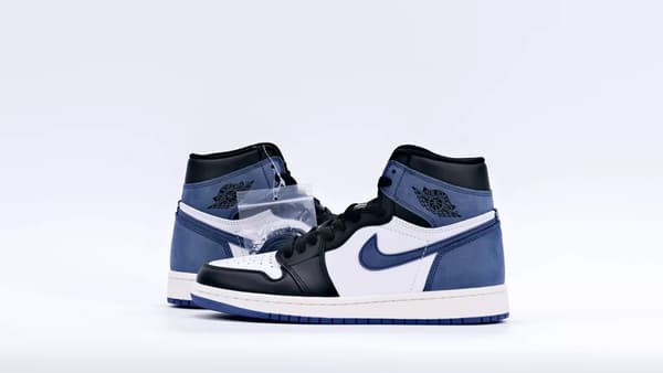 Air Jordan 1 Retro High Og Best Hand In The Game Blue Moon Replica – Image 2 Air Jordan 1 Retro High OG 'Best Hand in the Game - Blue Moon' Replica