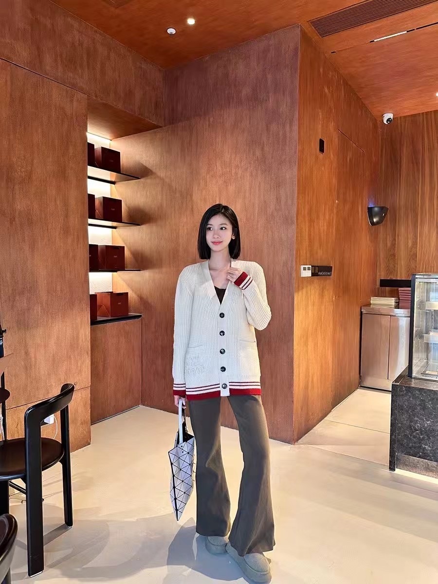 Ami Wool Cardigan With Red Hem Heart Letter Logo – Image 1 Ami Wool Cardigan With Red Hem Heart Letter Logo – Image 1